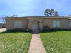 5845 Woodway Dr in Beaumont, TX - Building Photo