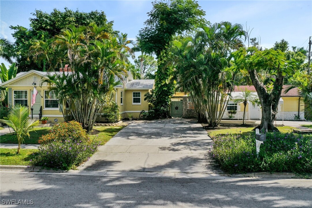 1573 Cranford Ave in Ft. Myers, FL - Foto de edificio