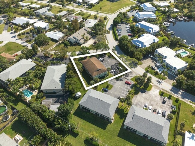 983 NW Spruce Ridge Dr in Stuart, FL - Building Photo - Building Photo