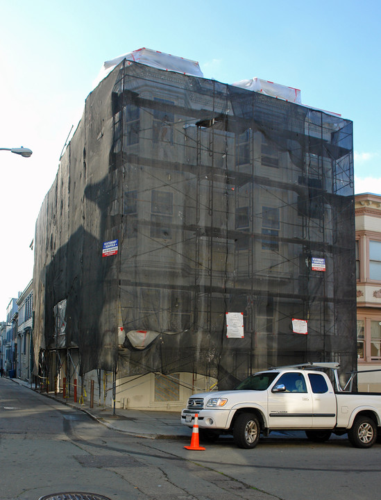 551-555 Filbert St in San Francisco, CA - Building Photo