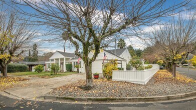 1819 Cedar St in Calistoga, CA - Foto de edificio - Building Photo