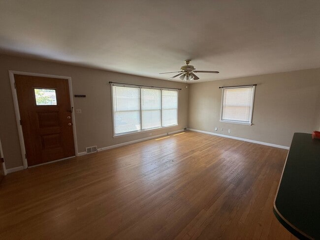 1523 Anna Ln in Louisville, KY - Foto de edificio - Building Photo