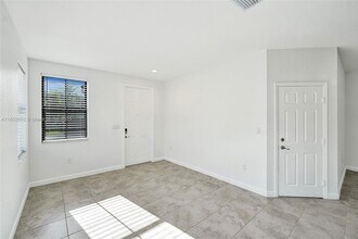 5013 Vulcan Way in Davie, FL - Building Photo - Building Photo