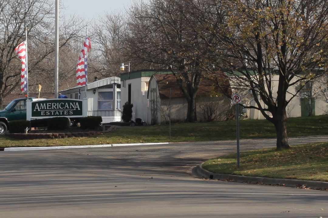 Americana Estates in Kalamazoo, MI - Foto de edificio