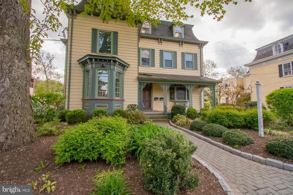 69 S Main St in Yardley, PA - Building Photo