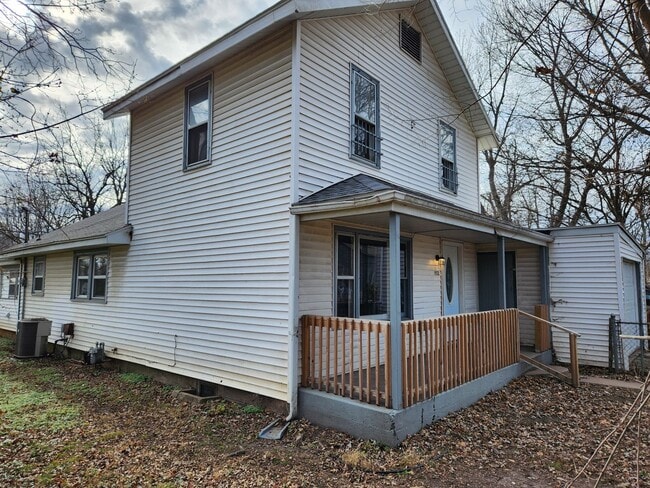 1152 W Hovey St in Springfield, MO - Building Photo - Building Photo