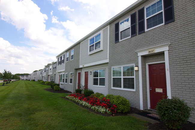 Sawbury Commons in Columbus, OH - Building Photo - Building Photo