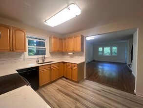 11 E Hills Dr in New Canaan, CT - Building Photo - Building Photo