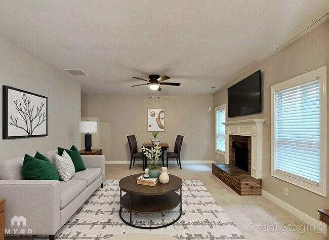 400 Louise Way in Locust Grove, GA - Foto de edificio - Building Photo