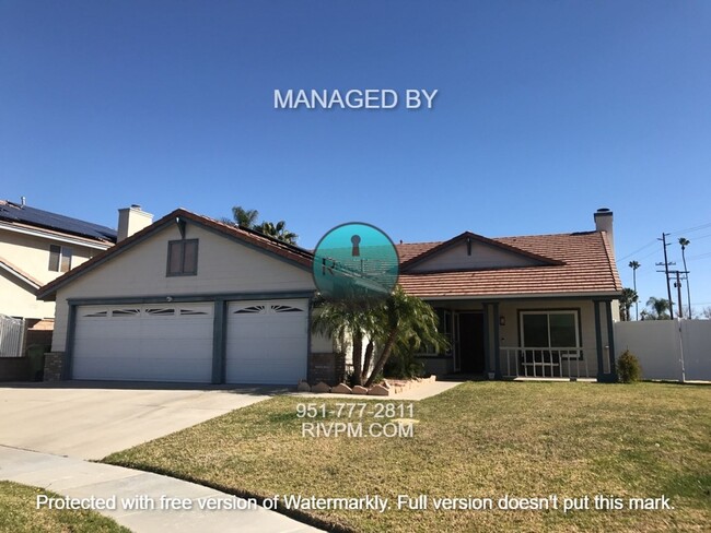 1001 Stetson Cir in Corona, CA - Foto de edificio - Building Photo