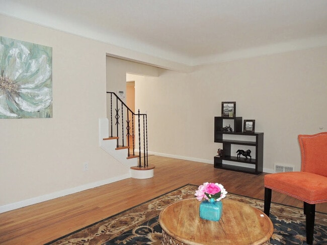 24080 Glenbrook Blvd in Euclid, OH - Building Photo - Building Photo