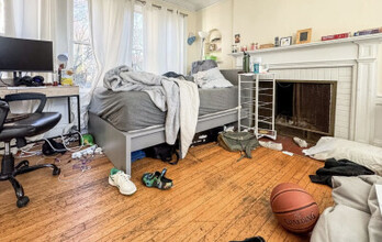 28 Manet Rd, Unit #2 in Chestnut Hill, MA - Foto de edificio - Building Photo