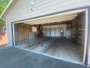 11215 SE 235th Pl in Kent, WA - Foto de edificio - Building Photo