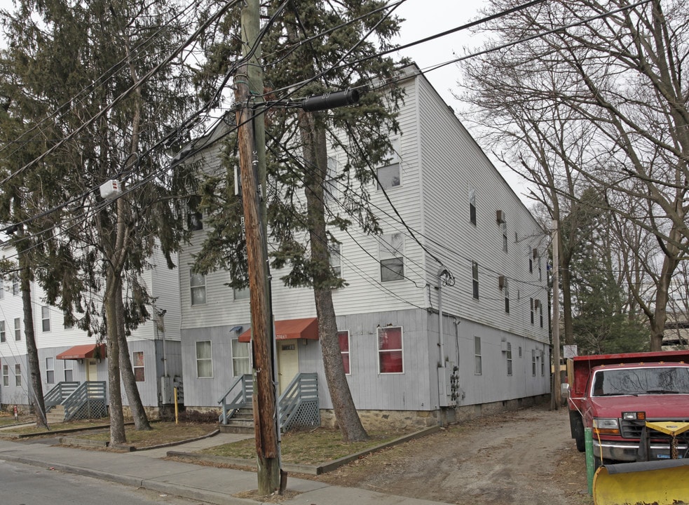68 Woodside St in Stamford, CT - Foto de edificio