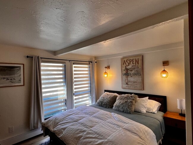 1806 W Gore Creek Dr, Unit Lower Lock off in Vail, CO - Building Photo - Building Photo