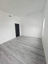 5163 Wakefield St, Unit 5 in Philadelphia, PA - Foto de edificio - Building Photo