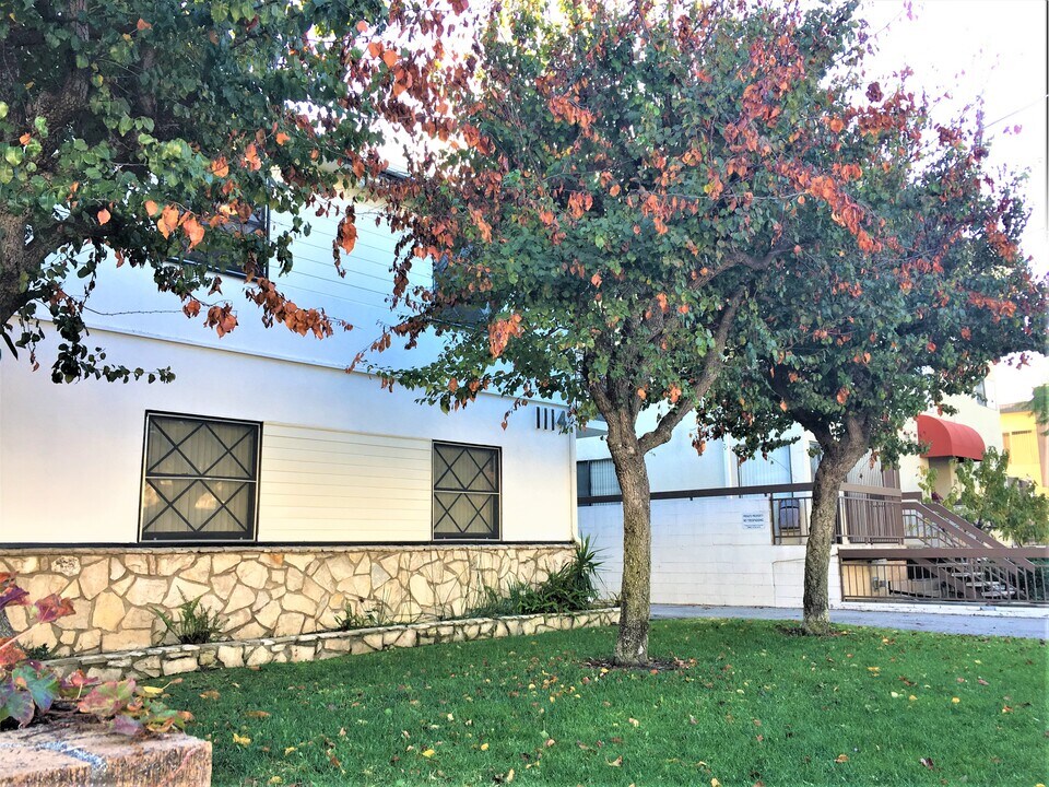 1114 E Wilson Ave in Glendale, CA - Foto de edificio