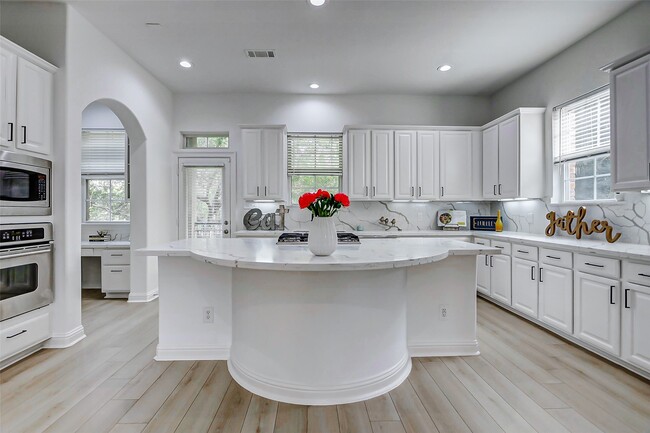 property at 5 Versante Ct