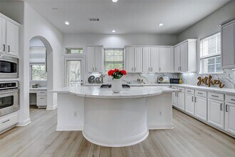 5 Versante Ct in Houston, TX - Building Photo - Building Photo