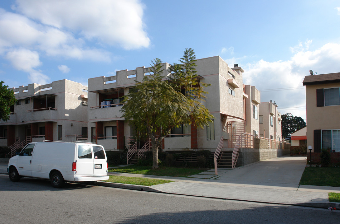 324 Fischer St in Glendale, CA - Building Photo