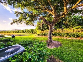 34 Key W Ct in Weston, FL - Building Photo - Building Photo