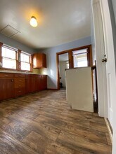 308 Pennsylvania Ave-Unit -Apartment 3 in Dowagiac, MI - Building Photo - Building Photo