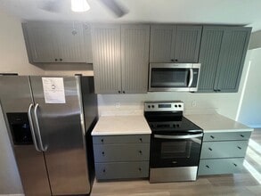 4240 Commercial St in Port Charlotte, FL - Building Photo - Building Photo