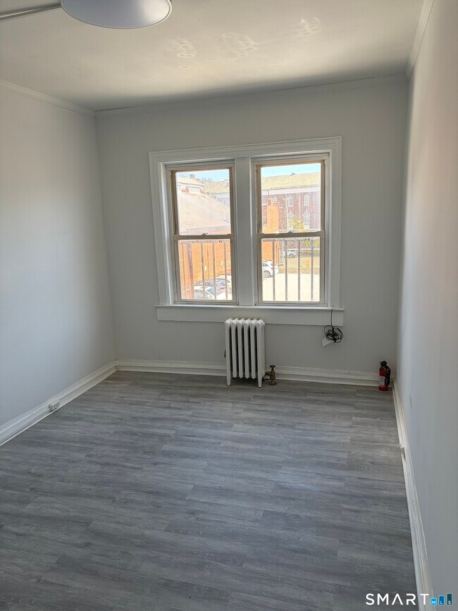 351 Greenwich Ave in Greenwich, CT - Foto de edificio - Building Photo