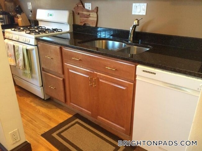 1868 Commonwealth Ave, Unit 2