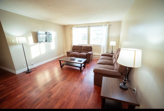 Riverside Court Apartments