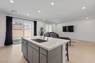 3546 Luciana Gln Ave in Henderson, NV - Foto de edificio - Building Photo