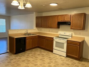 9910 Amber Ledge in San Antonio, TX - Building Photo - Building Photo