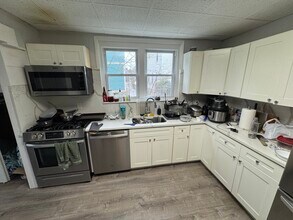 9 Burnham St, Unit 1 in Somerville, MA - Building Photo - Building Photo