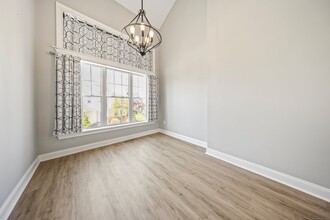 283 Silver Brook Rd in Orange, CT - Building Photo - Building Photo