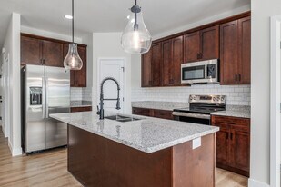 The Dell in Springfield, MO - Building Photo