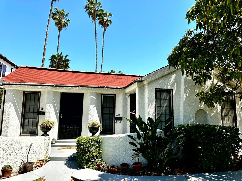 612-614 N Poinsettia Pl in Los Angeles, CA - Building Photo