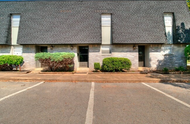 1227 Lakecrest Dr in Norman, OK - Building Photo - Building Photo