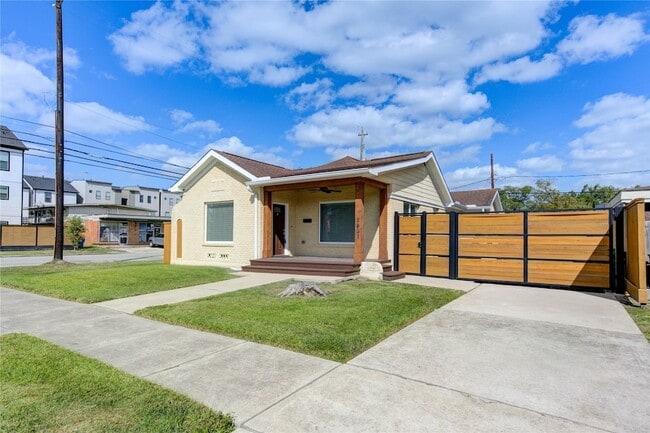 property at 2401 Eagle St