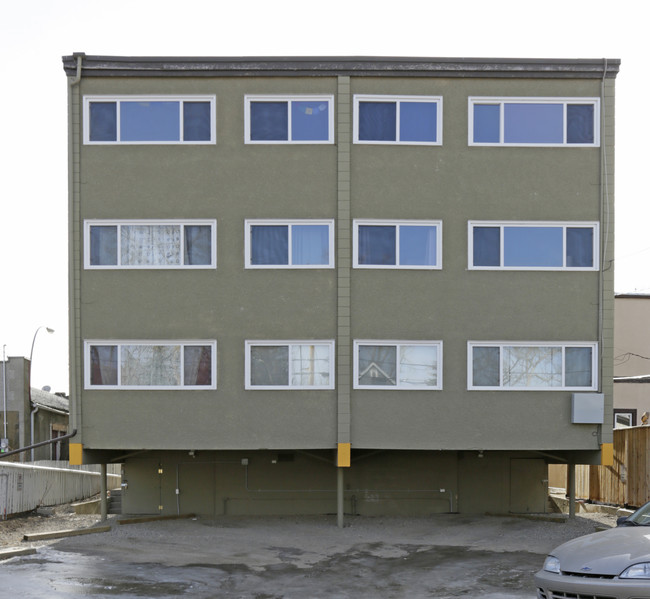 806 2nd Ave NW in Calgary, AB - Building Photo - Building Photo