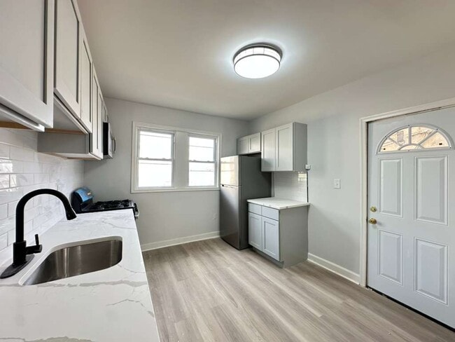 439 N Daggett St in Philadelphia, PA - Building Photo - Building Photo