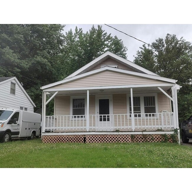 property at 1121 W Gift Ave