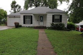 720 W Chestnut St in Junction City, KS - Building Photo - Building Photo