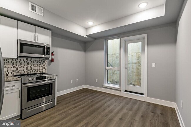 2119 N Front St in Philadelphia, PA - Building Photo - Building Photo
