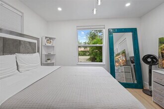 1690 SW 23rd St in Miami, FL - Building Photo - Building Photo