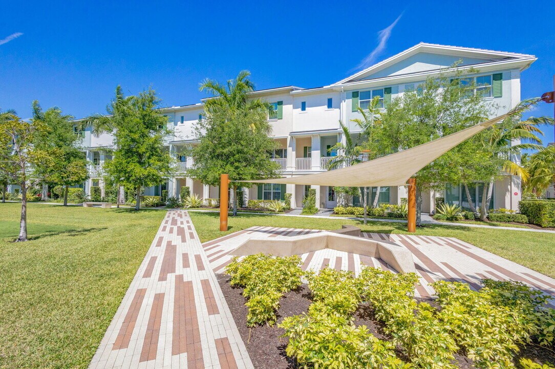12696 Machiavelli Way in Palm Beach Gardens, FL - Building Photo