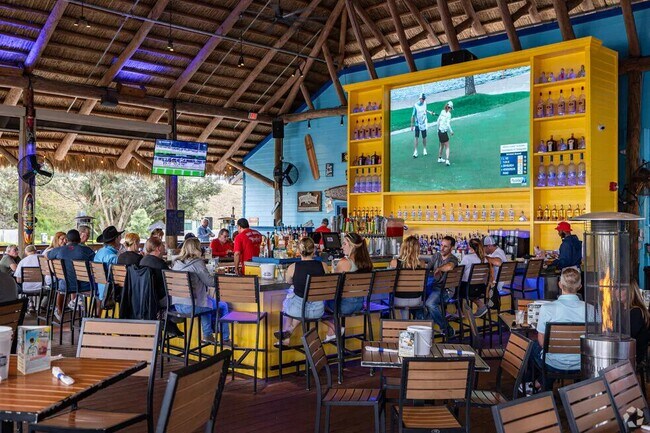 3210 Cottonwood Bend in Ft. Myers, FL - Foto de edificio - Building Photo