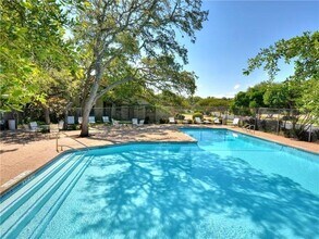 1017 Solano Dr in Austin, TX - Foto de edificio - Building Photo