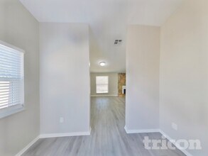 3183 Bee St E in Orange Park, FL - Foto de edificio - Building Photo