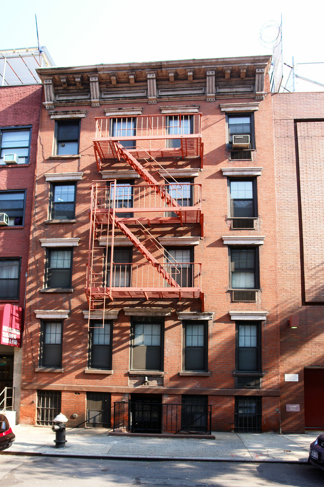 345 W 53rd St in New York, NY - Building Photo - Building Photo