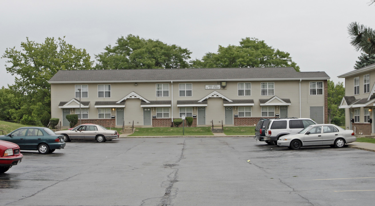 Waico Apartments in Milwaukee, WI - Foto de edificio